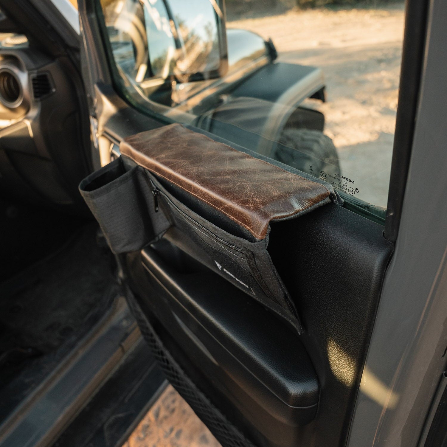 #choose-style_passenger-side-+-cup-holder